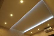 матовый натяжной потолок со скрытой подсветкой